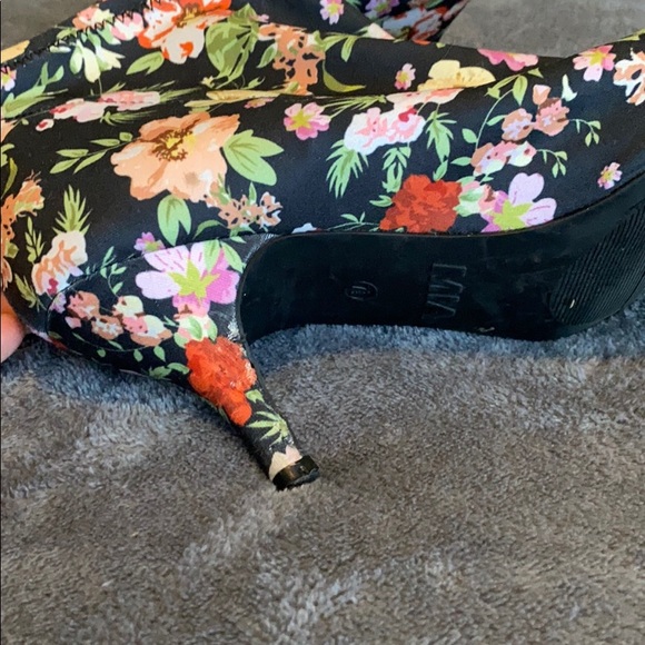 Heels - Picture 3 of 3